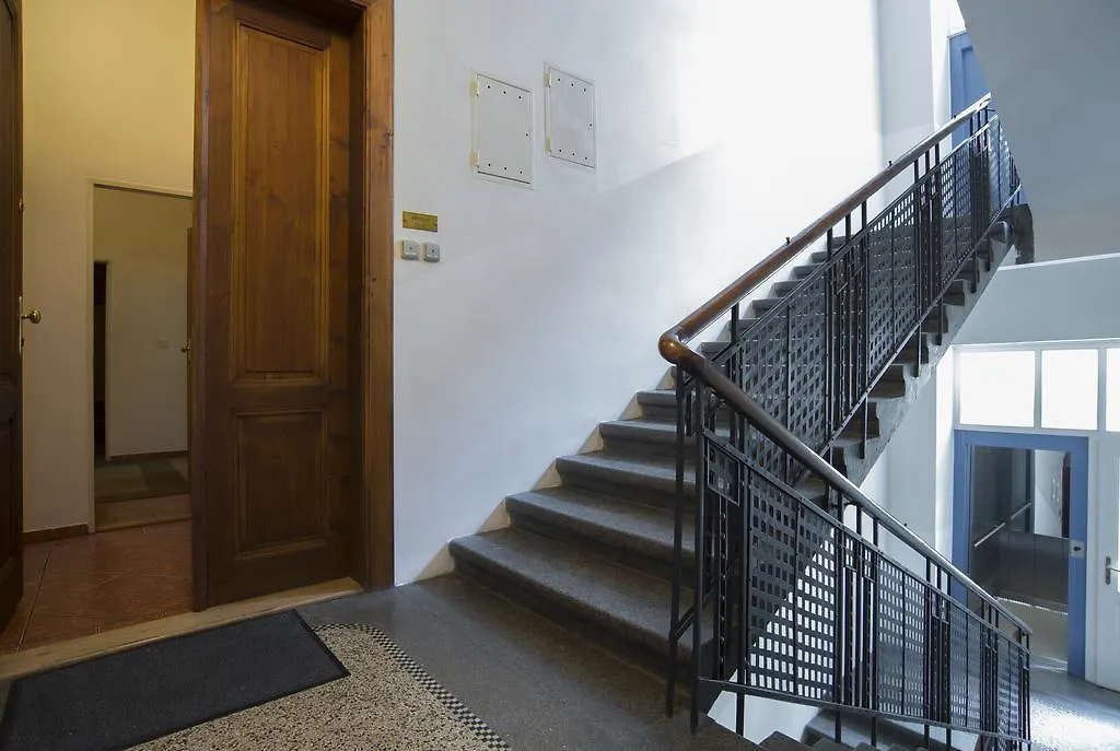 Apartment Dusni Прага Чехия